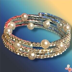 Triple Coil Pearl & Rhinestone Silver Memory Bracelet 100